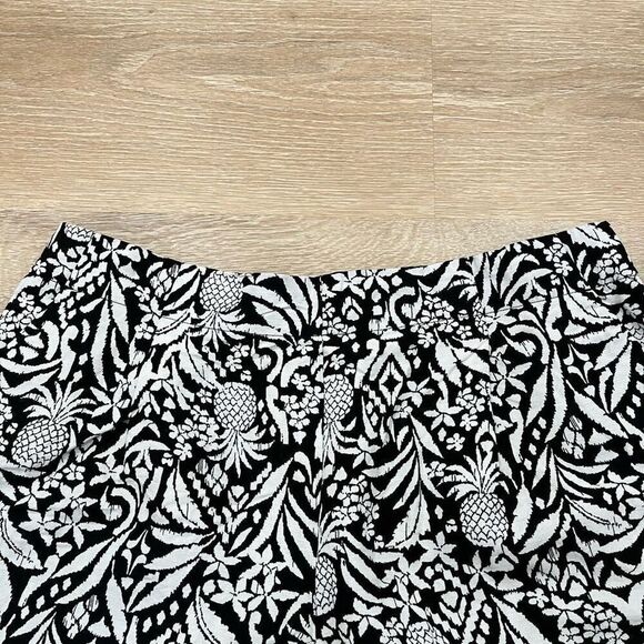 Loft Pineapple Shorts Women's Medium White Black Hawaiian Sunsets Escape Bottom - Picture 3 of 6